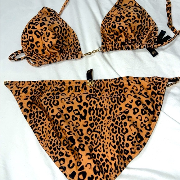 ViX PAULAHERMANNY Swimwear Bring Out Your Wild Side in Sexy Animal Print Bikinis - Picture 4 of 4